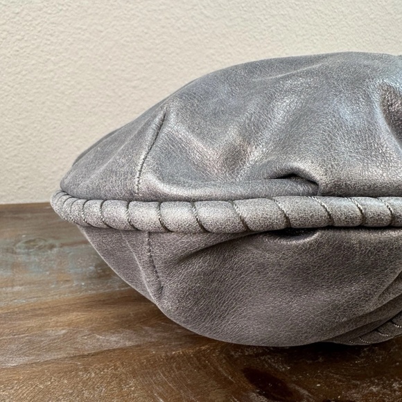 Isabella Fiore Grey LORI Leather Top Lock bag - Picture 8 of 16